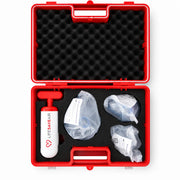 Geöffneter LifeSaveAir Koffer mit Pumpe und drei verpackten Masken
